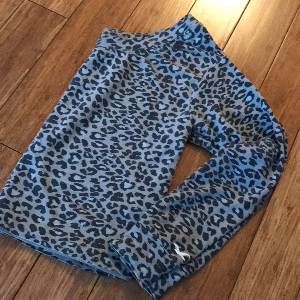 Hollister Off the Shoulder Leopard Top - Picture 5 of 11